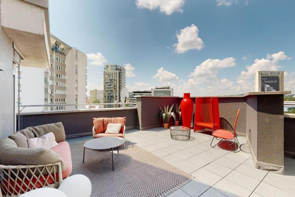 Stylovy Loft S Ohromnou Terasou Apartment Bratislava Ngoại thất bức ảnh